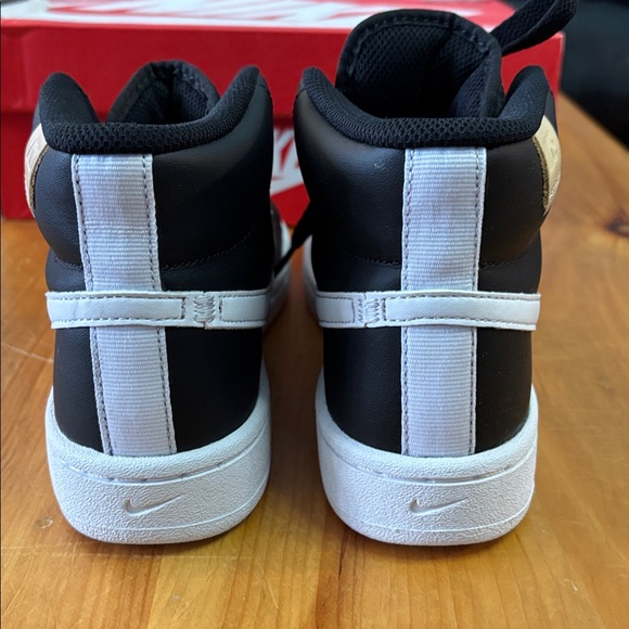 ✔️Size 6 - NWT: NIKE - Women's Court Royale 2 Mid Sneakers - Picture 9 of 16